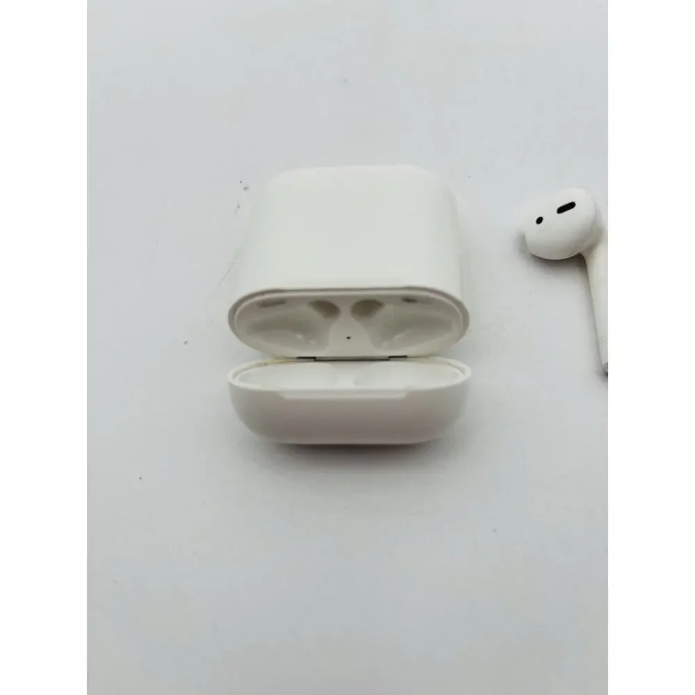 2 Right Side Apple AirPods 2nd Generation Earbuds And Case For Parts And Repair